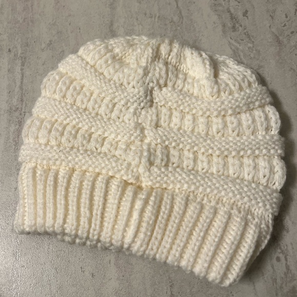 CC Beanie. Age 3-7yr. - Picture 2 of 4